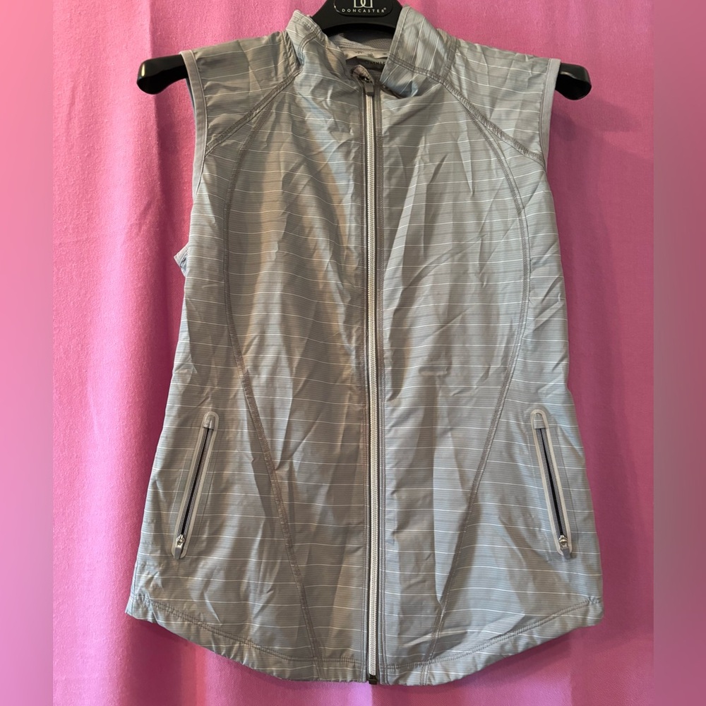 Athleta Lightweight Gray Sleeveless Zip-Up Vest Size XS